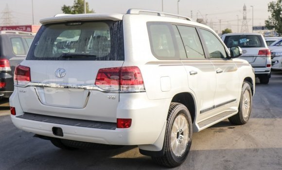 Buy Import Toyota Land Cruiser White Car in Import - Dubai in Dushanbe Buy Import Toyota Land Cruiser White Car in Import - Dubai in Dushanbe