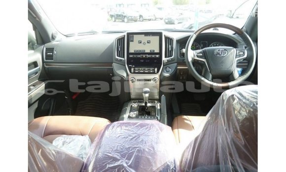 Buy Import Toyota Land Cruiser White Car in Import - Dubai in Dushanbe Buy Import Toyota Land Cruiser White Car in Import - Dubai in Dushanbe