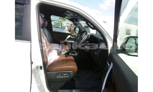 Buy Import Toyota Land Cruiser White Car in Import - Dubai in Dushanbe Buy Import Toyota Land Cruiser White Car in Import - Dubai in Dushanbe