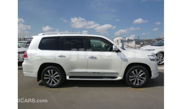 Buy Import Toyota Land Cruiser White Car in Import - Dubai in Dushanbe Buy Import Toyota Land Cruiser White Car in Import - Dubai in Dushanbe