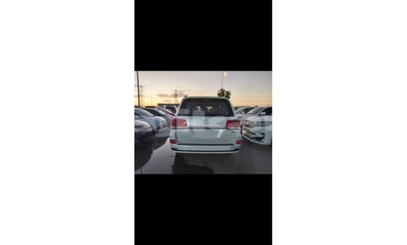 Buy Import Toyota Land Cruiser White Car in Import - Dubai in Dushanbe Buy Import Toyota Land Cruiser White Car in Import - Dubai in Dushanbe