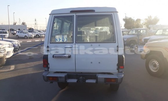 Buy Import Toyota Land Cruiser White Car in Import - Dubai in Dushanbe Buy Import Toyota Land Cruiser White Car in Import - Dubai in Dushanbe