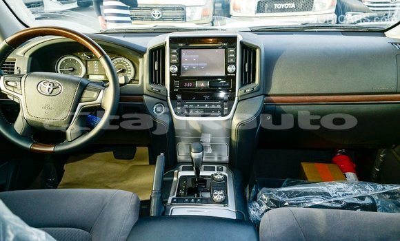 Buy Import Toyota Land Cruiser White Car in Import - Dubai in Dushanbe Buy Import Toyota Land Cruiser White Car in Import - Dubai in Dushanbe
