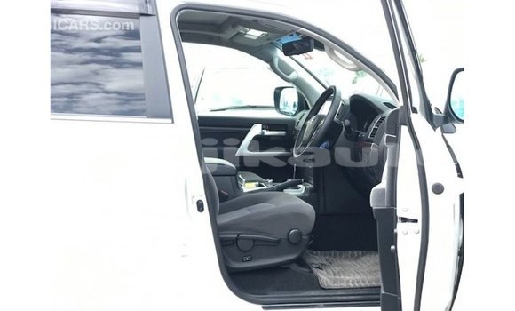 Buy Import Toyota Land Cruiser White Car in Import - Dubai in Dushanbe Buy Import Toyota Land Cruiser White Car in Import - Dubai in Dushanbe