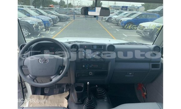 Buy Import Toyota Land Cruiser White Car in Import - Dubai in Dushanbe Buy Import Toyota Land Cruiser White Car in Import - Dubai in Dushanbe