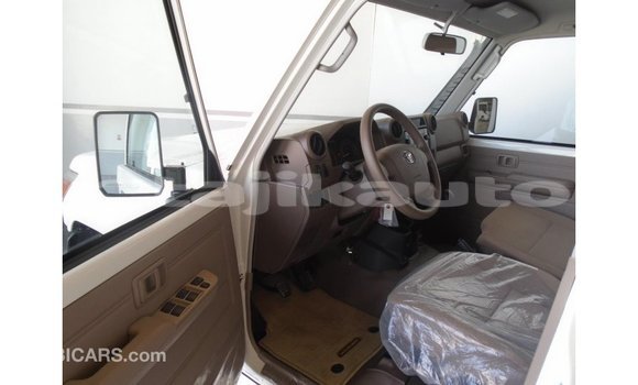 Buy Import Toyota Land Cruiser White Car in Import - Dubai in Dushanbe Buy Import Toyota Land Cruiser White Car in Import - Dubai in Dushanbe