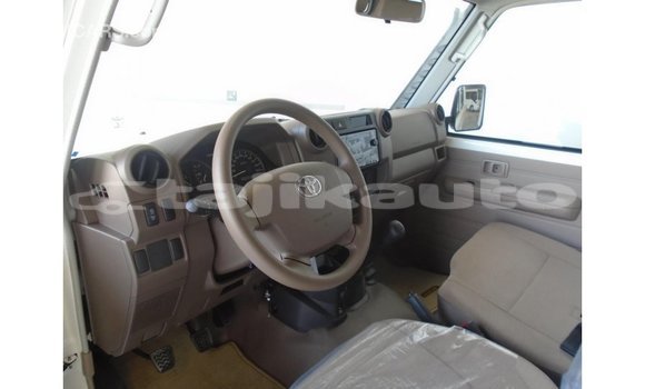 Buy Import Toyota Land Cruiser White Car in Import - Dubai in Dushanbe Buy Import Toyota Land Cruiser White Car in Import - Dubai in Dushanbe