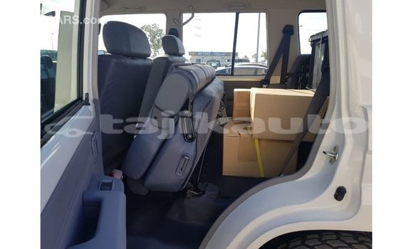 Buy Import Toyota Land Cruiser White Car in Import - Dubai in Dushanbe Buy Import Toyota Land Cruiser White Car in Import - Dubai in Dushanbe