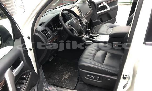 Buy Used Toyota Land Cruiser Prado White Car in Dushanbe in Dushanbe Buy Used Toyota Land Cruiser Prado White Car in Dushanbe in Dushanbe
