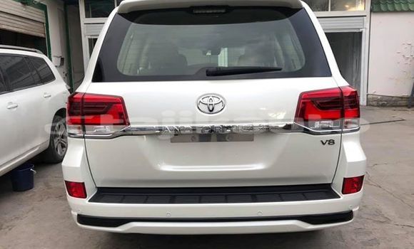 Buy Used Toyota Land Cruiser Prado White Car in Dushanbe in Dushanbe Buy Used Toyota Land Cruiser Prado White Car in Dushanbe in Dushanbe