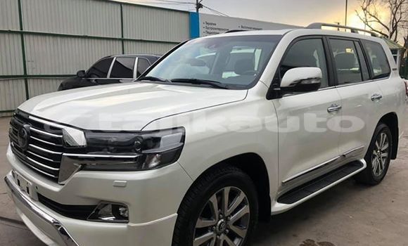 Buy Used Toyota Land Cruiser Prado White Car in Dushanbe in Dushanbe Buy Used Toyota Land Cruiser Prado White Car in Dushanbe in Dushanbe