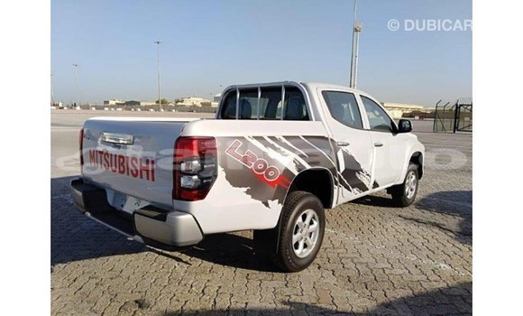 Buy Import Mitsubishi L200 White Car in Import - Dubai in Dushanbe Buy Import Mitsubishi L200 White Car in Import - Dubai in Dushanbe