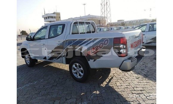 Buy Import Mitsubishi L200 White Car in Import - Dubai in Dushanbe Buy Import Mitsubishi L200 White Car in Import - Dubai in Dushanbe