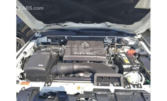 Buy Import Mitsubishi Pajero White Car in Import - Dubai in Dushanbe Buy Import Mitsubishi Pajero White Car in Import - Dubai in Dushanbe