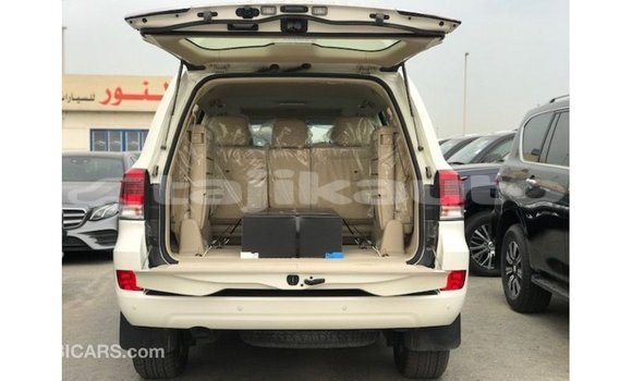 Buy Import Toyota Land Cruiser White Car in Import - Dubai in Dushanbe Buy Import Toyota Land Cruiser White Car in Import - Dubai in Dushanbe