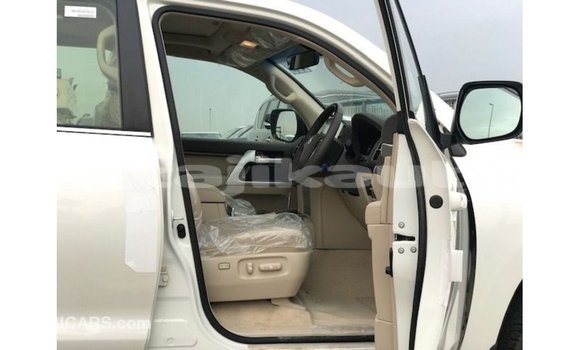 Buy Import Toyota Land Cruiser White Car in Import - Dubai in Dushanbe Buy Import Toyota Land Cruiser White Car in Import - Dubai in Dushanbe