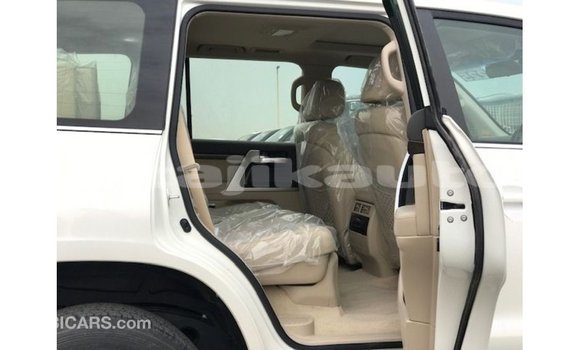 Buy Import Toyota Land Cruiser White Car in Import - Dubai in Dushanbe Buy Import Toyota Land Cruiser White Car in Import - Dubai in Dushanbe