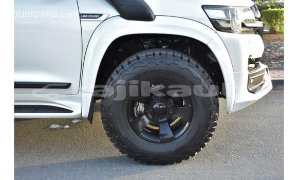 Buy Import Toyota Land Cruiser White Car in Import - Dubai in Dushanbe Buy Import Toyota Land Cruiser White Car in Import - Dubai in Dushanbe
