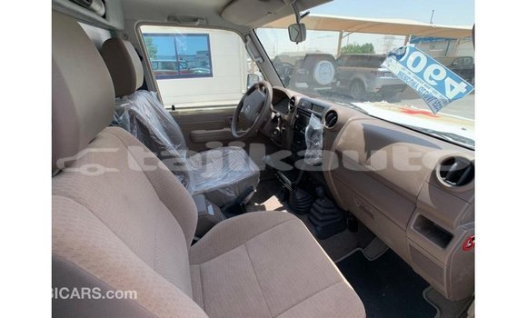 Buy Import Toyota Land Cruiser Beige Car in Import - Dubai in Dushanbe Buy Import Toyota Land Cruiser Beige Car in Import - Dubai in Dushanbe