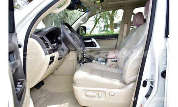Buy Import Toyota Land Cruiser White Car in Import - Dubai in Dushanbe Buy Import Toyota Land Cruiser White Car in Import - Dubai in Dushanbe