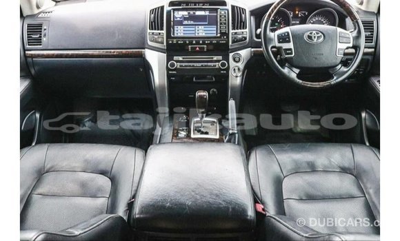 Buy Import Toyota Land Cruiser White Car in Import - Dubai in Dushanbe Buy Import Toyota Land Cruiser White Car in Import - Dubai in Dushanbe
