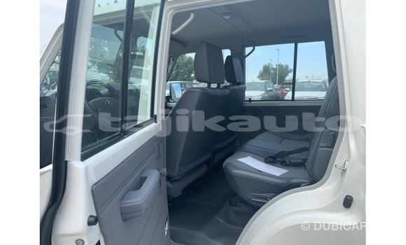 Buy Import Toyota Land Cruiser White Car in Import - Dubai in Dushanbe Buy Import Toyota Land Cruiser White Car in Import - Dubai in Dushanbe