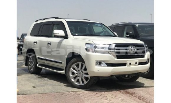 Buy Import Toyota Land Cruiser White Car in Import - Dubai in Dushanbe Buy Import Toyota Land Cruiser White Car in Import - Dubai in Dushanbe