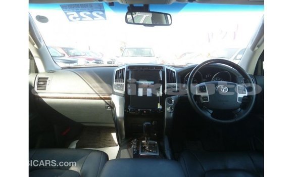 Buy Import Toyota Land Cruiser White Car in Import - Dubai in Dushanbe Buy Import Toyota Land Cruiser White Car in Import - Dubai in Dushanbe