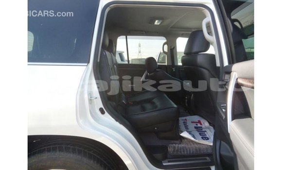 Buy Import Toyota Land Cruiser White Car in Import - Dubai in Dushanbe Buy Import Toyota Land Cruiser White Car in Import - Dubai in Dushanbe