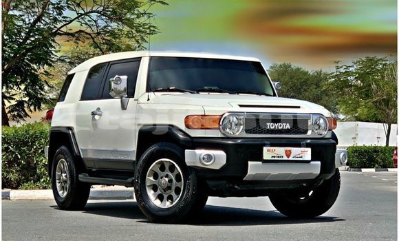 Buy Import Toyota FJ Cruiser White Car in Import - Dubai in Dushanbe
