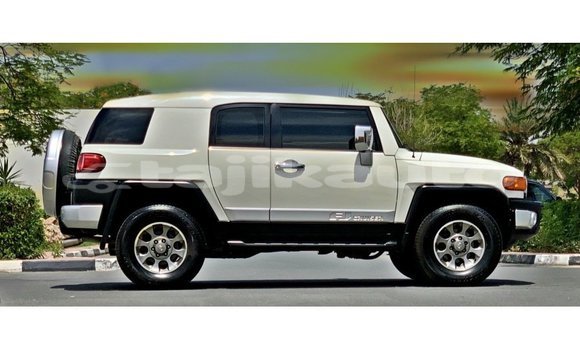 Buy Import Toyota FJ Cruiser White Car in Import - Dubai in Dushanbe Buy Import Toyota FJ Cruiser White Car in Import - Dubai in Dushanbe