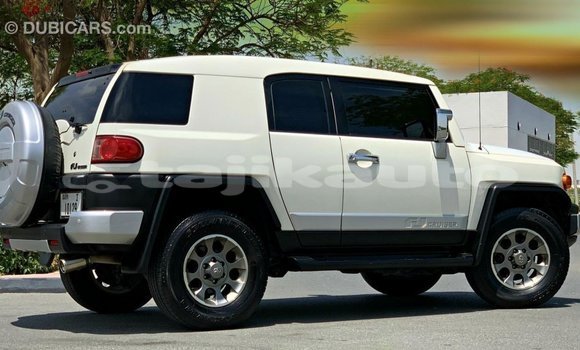 Buy Import Toyota FJ Cruiser White Car in Import - Dubai in Dushanbe Buy Import Toyota FJ Cruiser White Car in Import - Dubai in Dushanbe