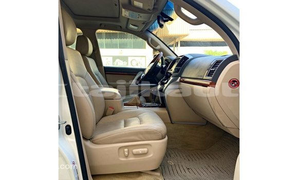 Buy Import Toyota Land Cruiser White Car in Import - Dubai in Dushanbe Buy Import Toyota Land Cruiser White Car in Import - Dubai in Dushanbe