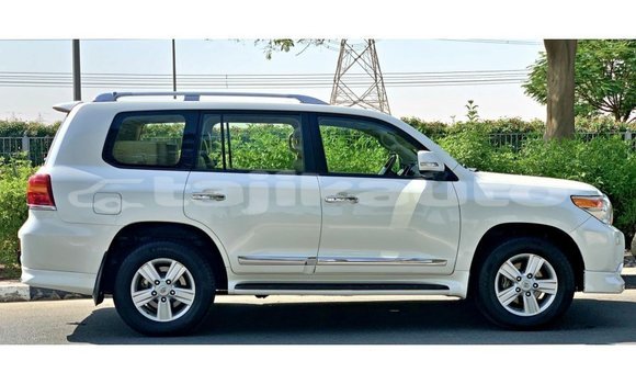 Buy Import Toyota Land Cruiser White Car in Import - Dubai in Dushanbe Buy Import Toyota Land Cruiser White Car in Import - Dubai in Dushanbe