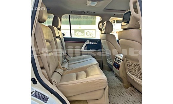 Buy Import Toyota Land Cruiser White Car in Import - Dubai in Dushanbe Buy Import Toyota Land Cruiser White Car in Import - Dubai in Dushanbe