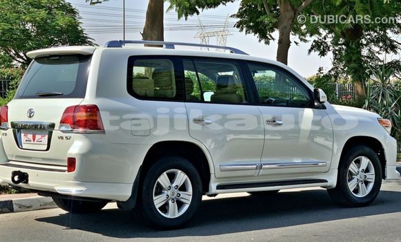 Buy Import Toyota Land Cruiser White Car in Import - Dubai in Dushanbe Buy Import Toyota Land Cruiser White Car in Import - Dubai in Dushanbe