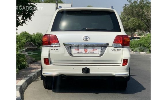 Buy Import Toyota Land Cruiser White Car in Import - Dubai in Dushanbe Buy Import Toyota Land Cruiser White Car in Import - Dubai in Dushanbe