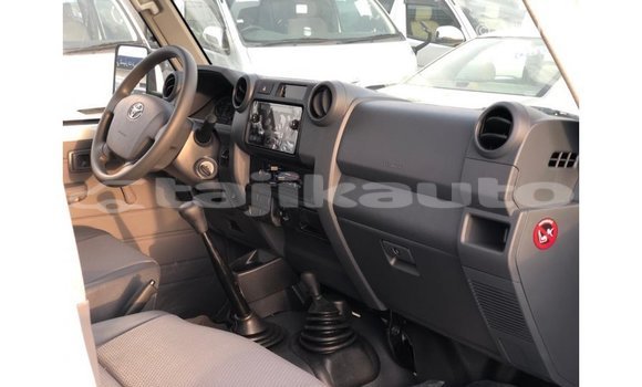 Buy Import Toyota Land Cruiser White Car in Import - Dubai in Dushanbe Buy Import Toyota Land Cruiser White Car in Import - Dubai in Dushanbe