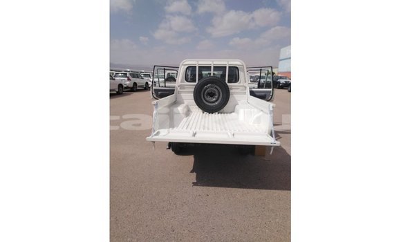 Buy Import Toyota Land Cruiser White Car in Import - Dubai in Dushanbe Buy Import Toyota Land Cruiser White Car in Import - Dubai in Dushanbe