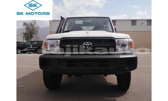 Buy Import Toyota Land Cruiser White Car in Import - Dubai in Dushanbe