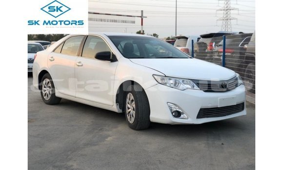 Buy Import Toyota Camry White Car in Import - Dubai in Dushanbe