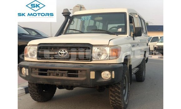 Buy Import Toyota Land Cruiser White Car in Import - Dubai in Dushanbe