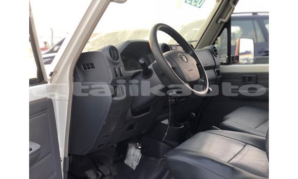 Buy Import Toyota Land Cruiser White Car in Import - Dubai in Dushanbe Buy Import Toyota Land Cruiser White Car in Import - Dubai in Dushanbe