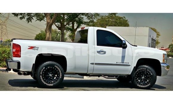 Buy Import Chevrolet Silverado White Car in Import - Dubai in Dushanbe Buy Import Chevrolet Silverado White Car in Import - Dubai in Dushanbe