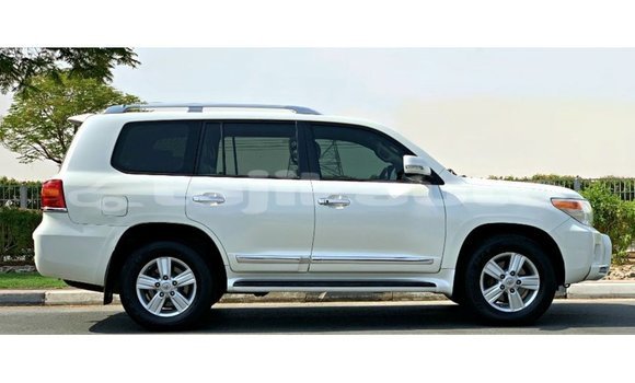 Buy Import Toyota Land Cruiser White Car in Import - Dubai in Dushanbe Buy Import Toyota Land Cruiser White Car in Import - Dubai in Dushanbe