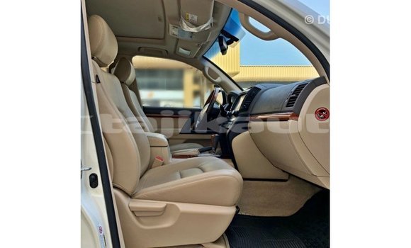 Buy Import Toyota Land Cruiser White Car in Import - Dubai in Dushanbe Buy Import Toyota Land Cruiser White Car in Import - Dubai in Dushanbe