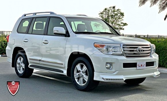 Buy Import Toyota Land Cruiser White Car in Import - Dubai in Dushanbe