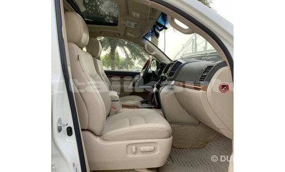 Buy Import Toyota Land Cruiser White Car in Import - Dubai in Dushanbe Buy Import Toyota Land Cruiser White Car in Import - Dubai in Dushanbe