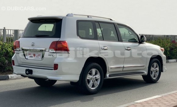 Buy Import Toyota Land Cruiser White Car in Import - Dubai in Dushanbe Buy Import Toyota Land Cruiser White Car in Import - Dubai in Dushanbe
