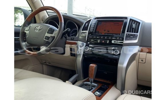 Buy Import Toyota Land Cruiser White Car in Import - Dubai in Dushanbe Buy Import Toyota Land Cruiser White Car in Import - Dubai in Dushanbe